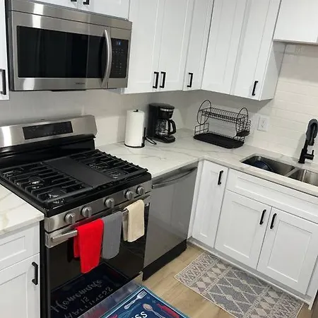 Spacious Family Retreat In Charming Kankakee